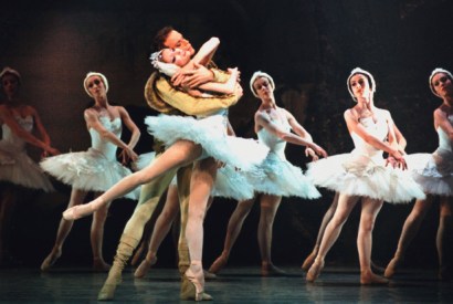 Wings of desire: film still of Natalia Makarova and Anthony Dowell in ‘Swan Lake’, 1980
