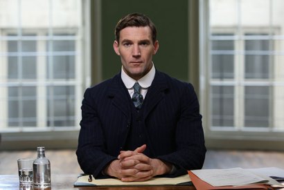 Keith Murdoch (Simon Harrison) appearing before the Dardanelles Commission (Photo: BBC)