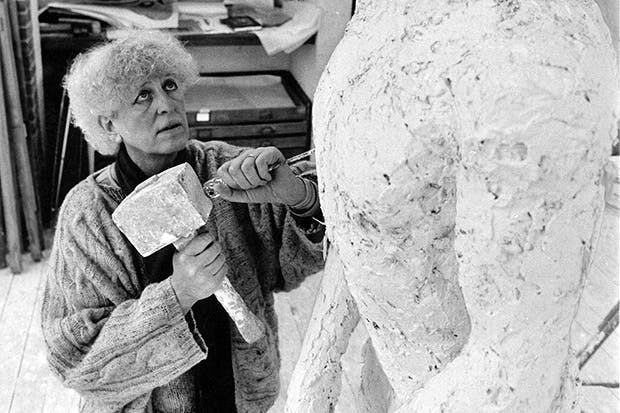 Power tool: Elisabeth Frink carving ‘Dorset Martyrs’, c.1985