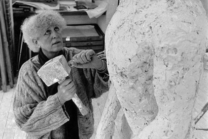 Power tool: Elisabeth Frink carving ‘Dorset Martyrs’, c.1985