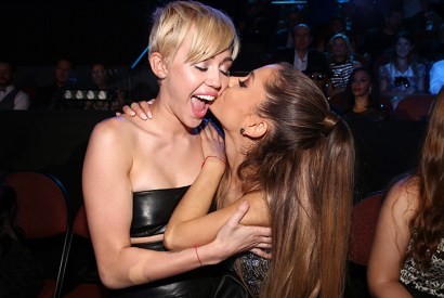 Miley Cyrus and Ariana Grande (Getty)